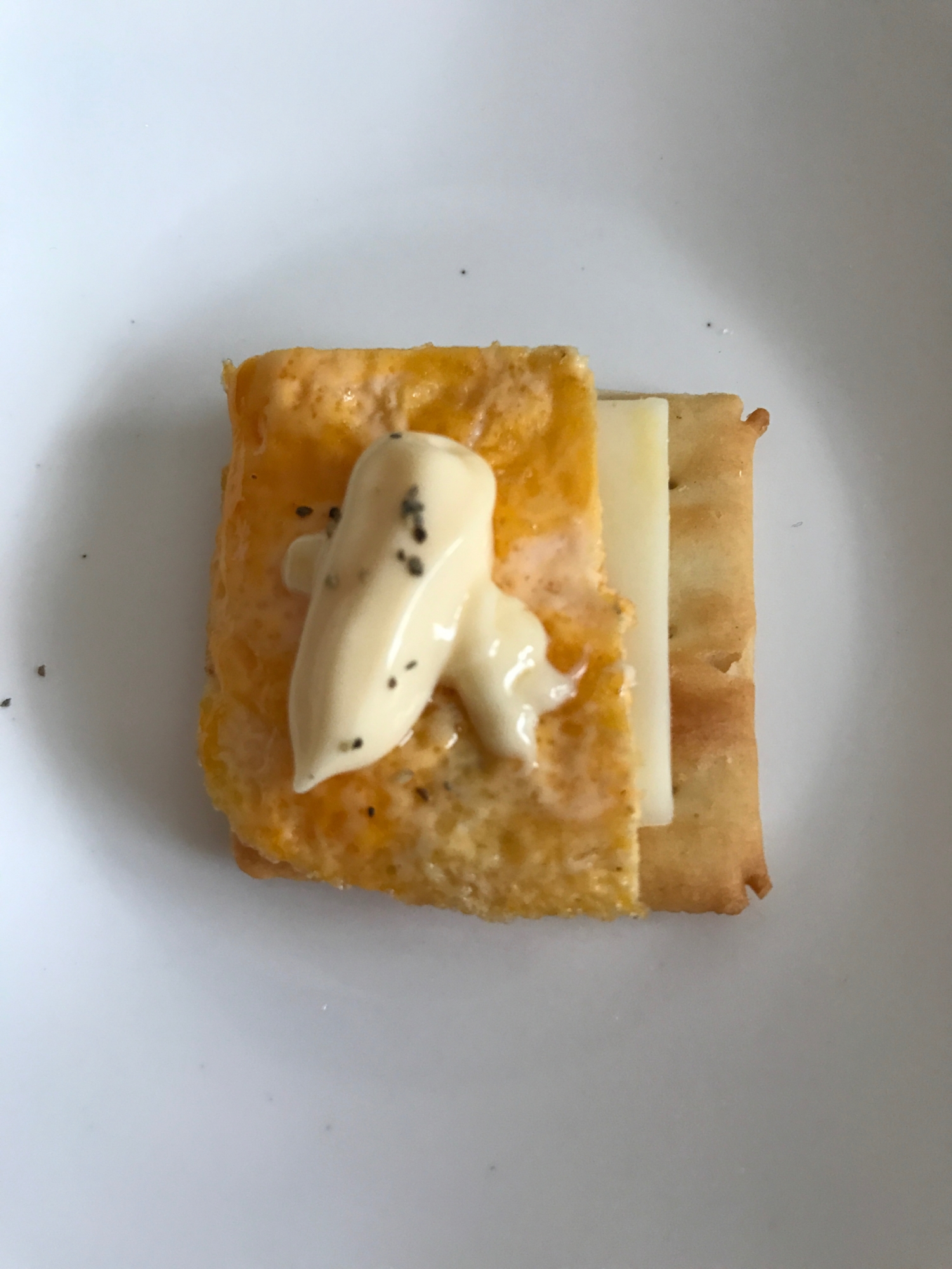 薄焼き卵とスライスチーズのカナッペ