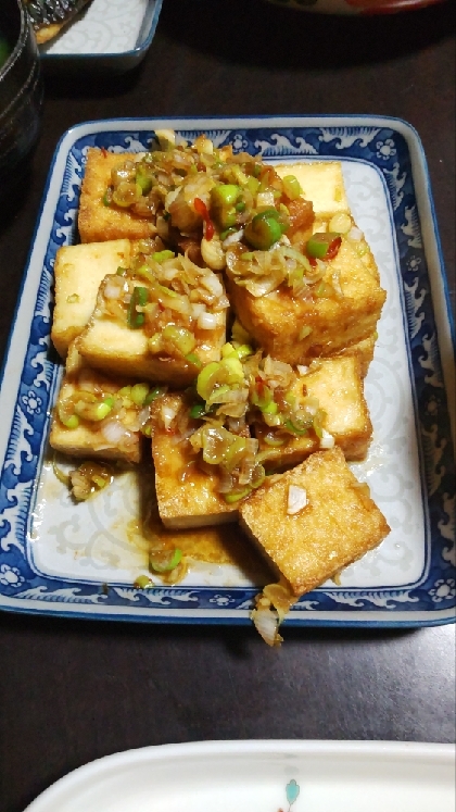 厚揚げ(絹揚げ)のピリ辛ネギまみれ。