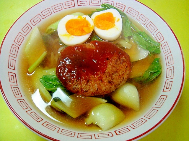 ハンバーグとチンゲン菜の醤油ラーメン