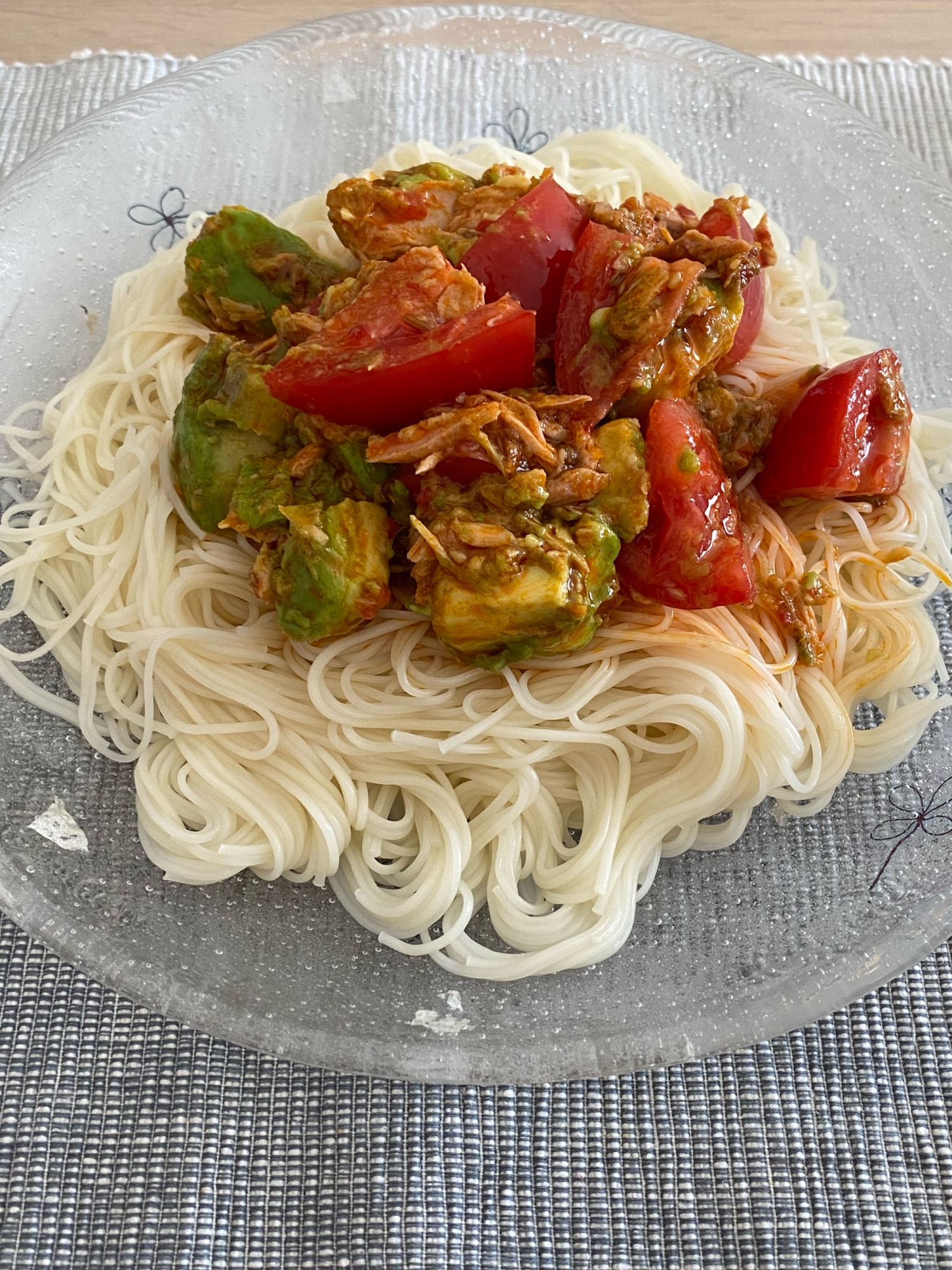 爽やかな美味しさ♪アボカドとトマトとツナの素麺