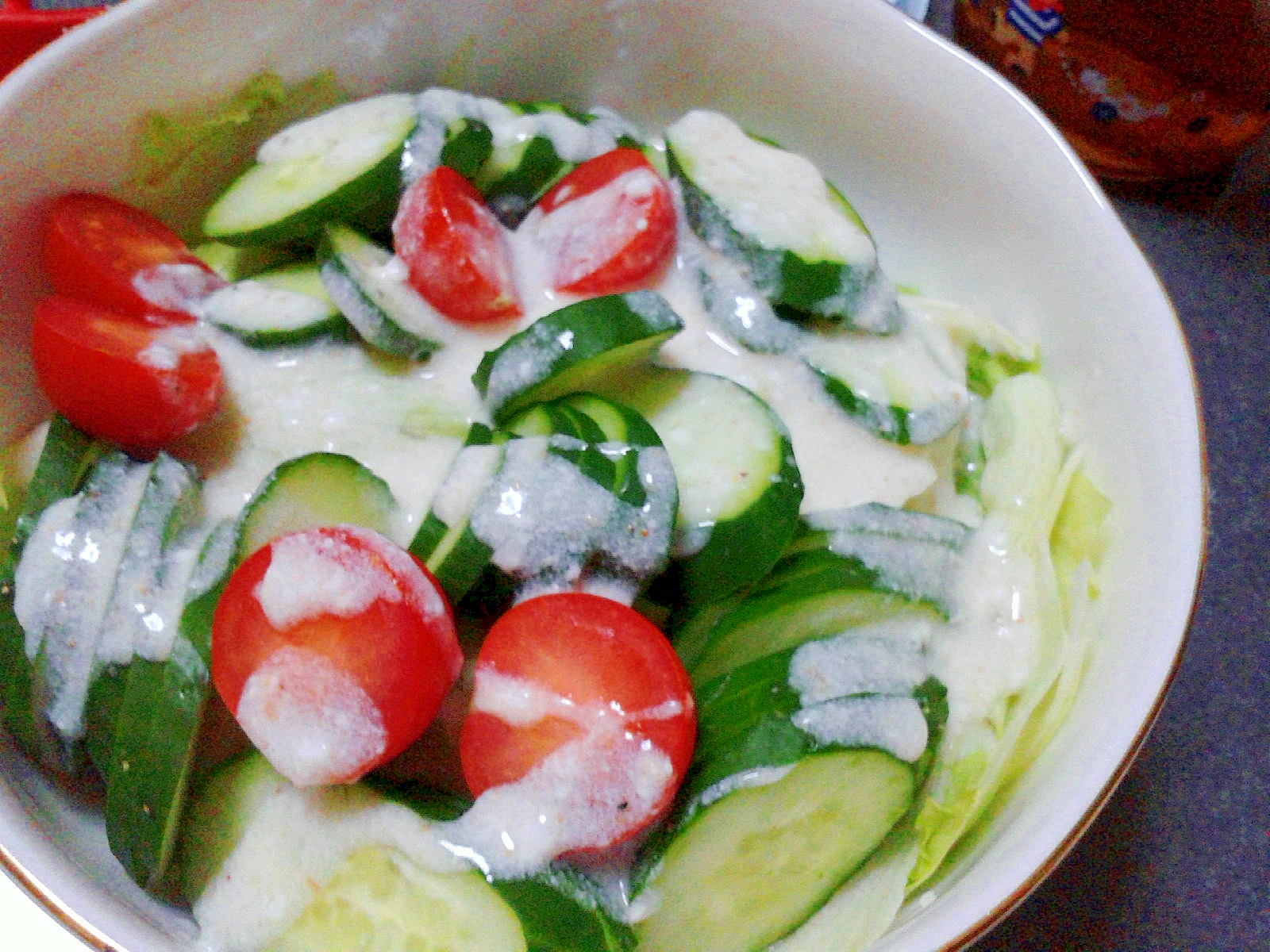 ボリューミィでおいしいヘルシー野菜サラダ！
