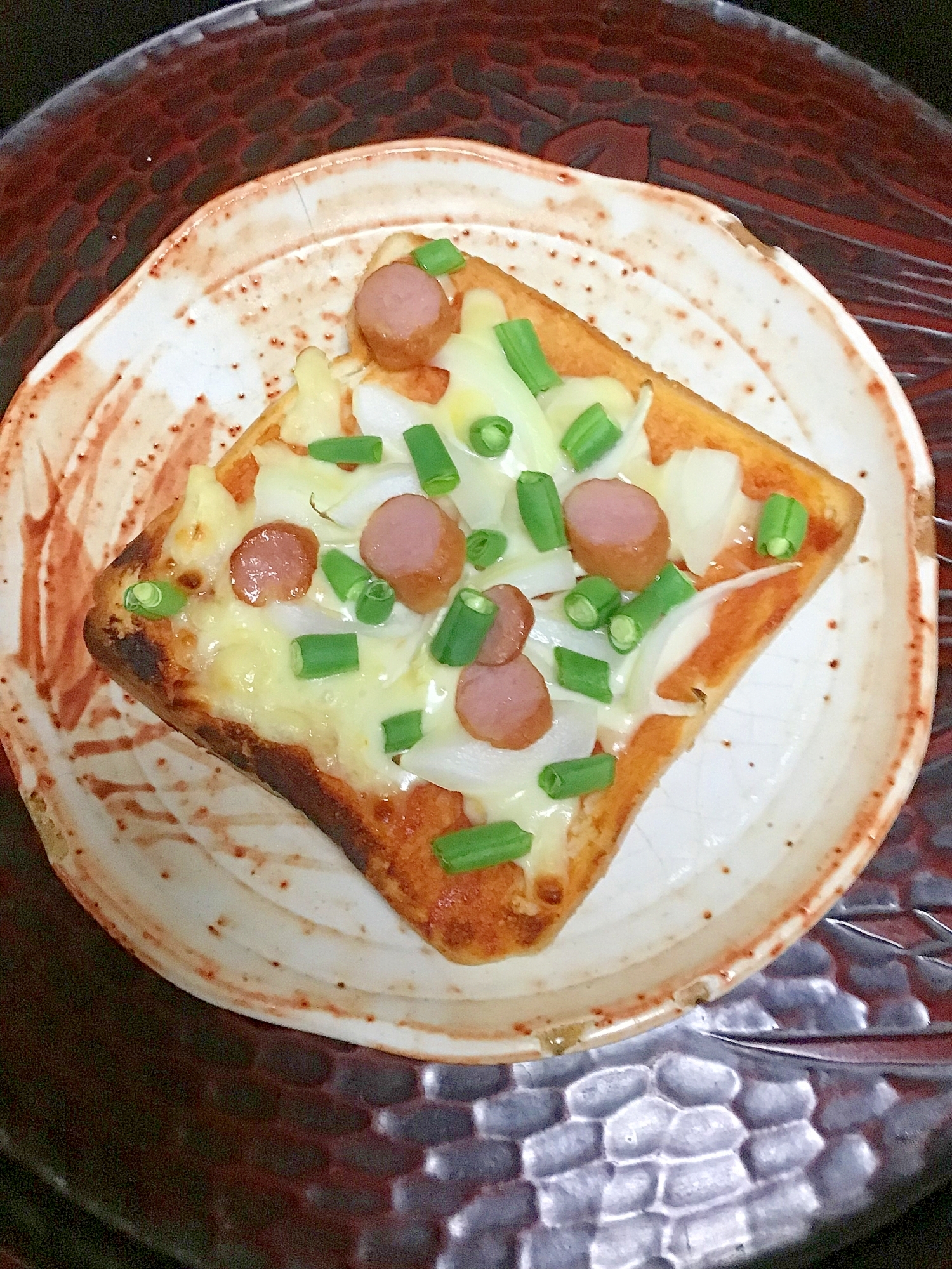 インゲンとウインナーと玉ねぎのピザトースト。