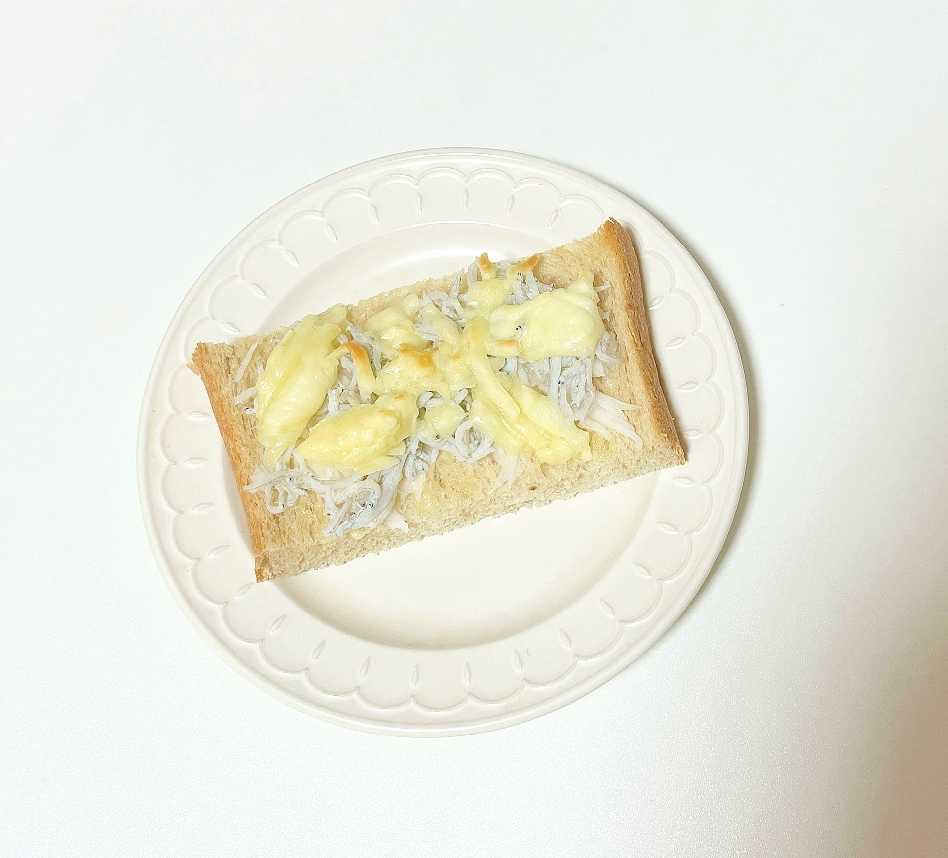 大根とシラスのチーズトースト
