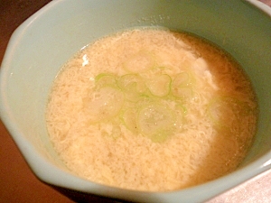 超簡単！味覇（ウエイパー）だけde中華たまごスープ