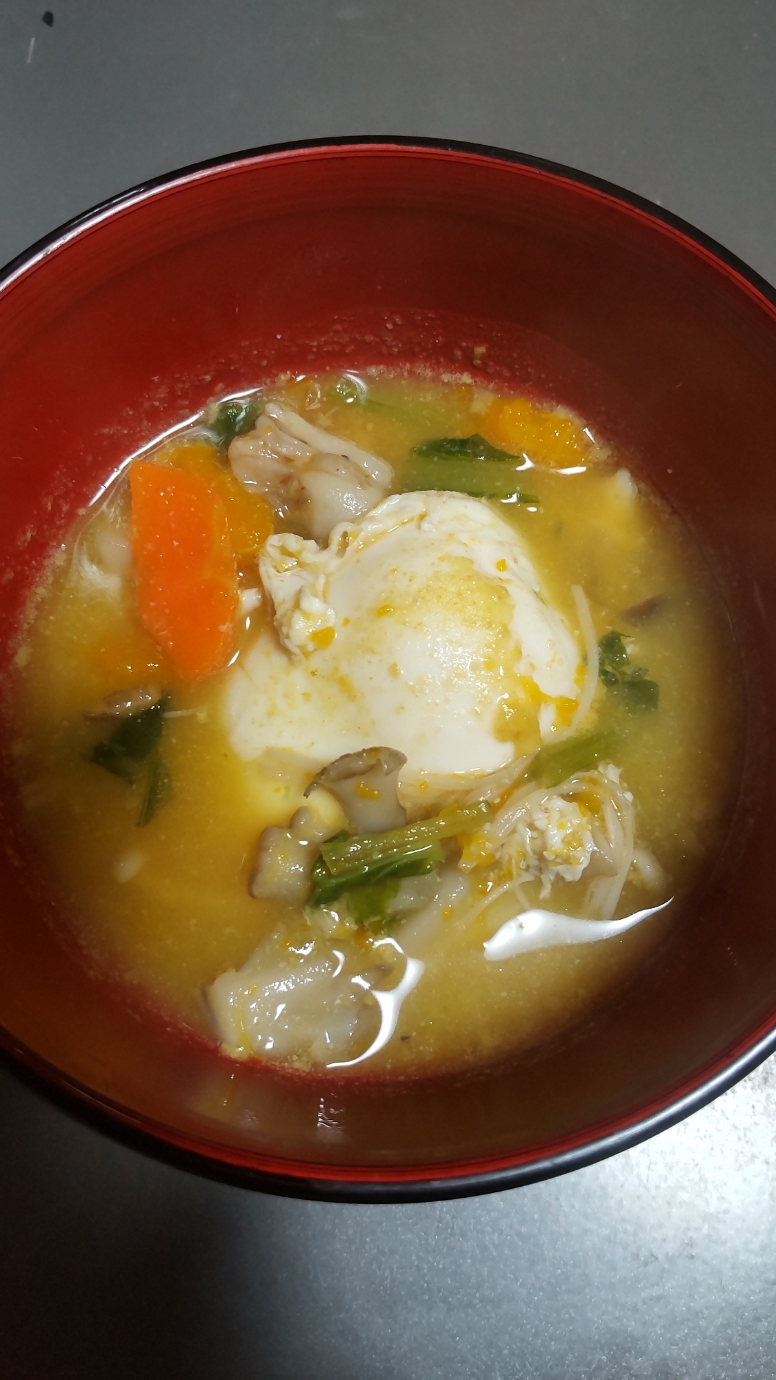 野菜と卵の味噌汁