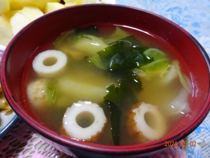 ちくわとじゃがいもとキャベツの味噌汁
