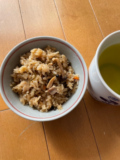 私の母がよく作ってくれた切り昆布と鶏肉のおこわに似ていて懐かしく食べました。
合わせ米4合で味付けも濃いめで仕上げました。また作ります。美味しかったです♡