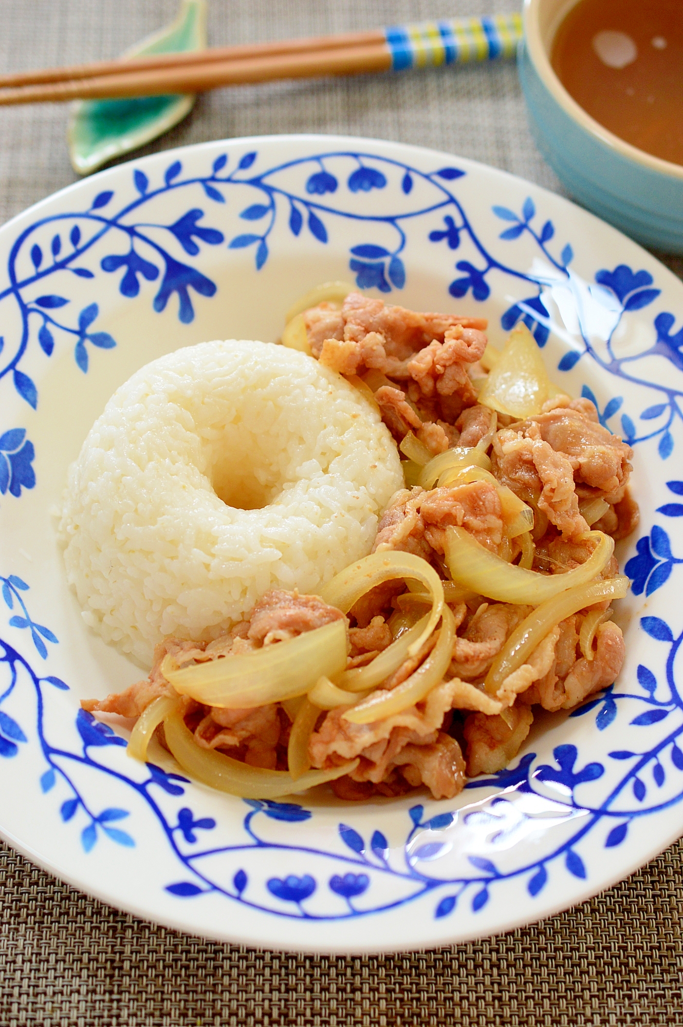 新玉ねぎが美味しい！生姜焼き丼