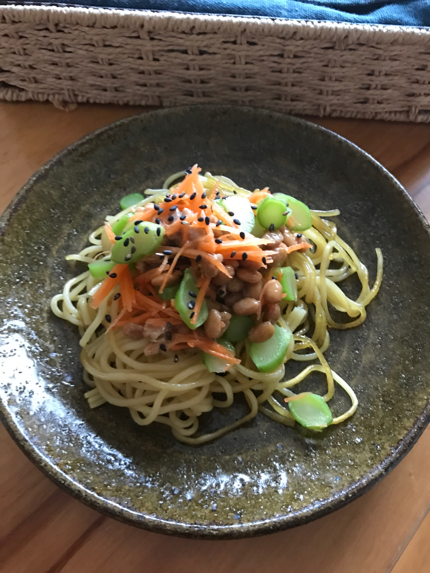 納豆と野菜のせカリッと焼きそば