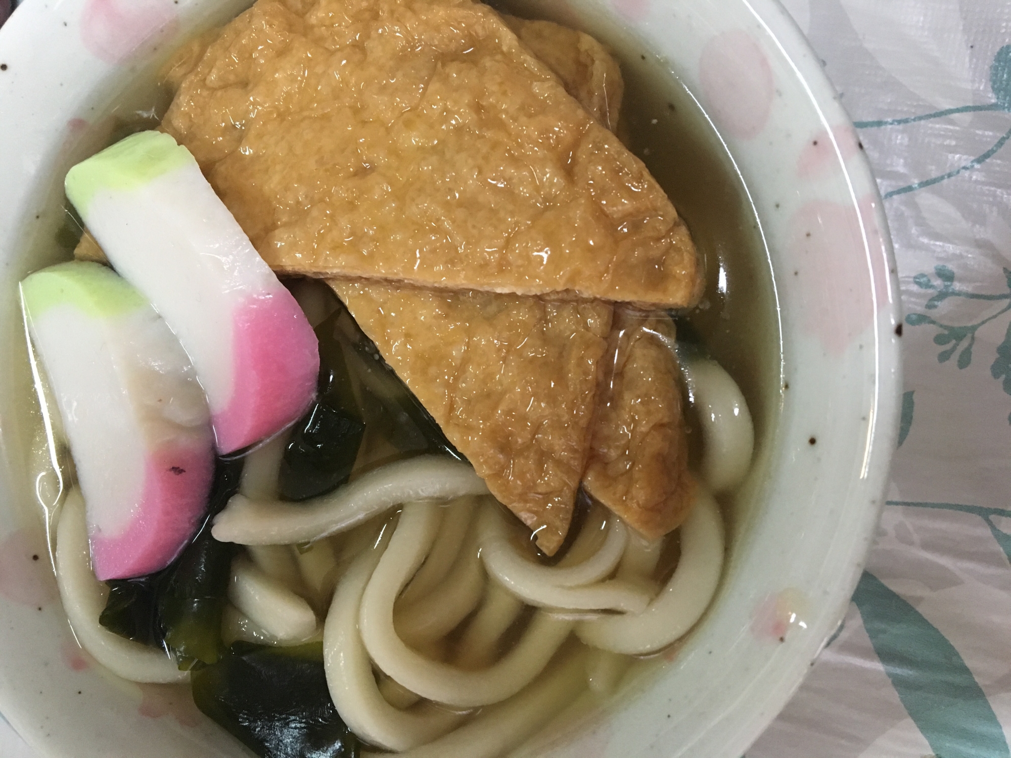 市販の味付け油揚げで☆わかめうどん(*'ω'*)