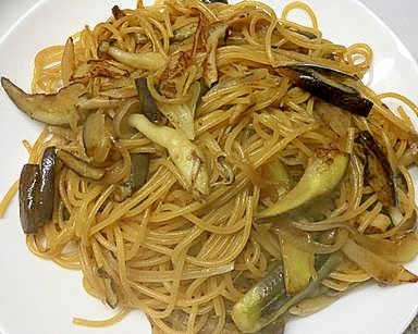 ナスと玉ねぎとしめじのマヨ醤油パスタ