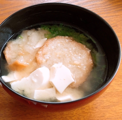 豆腐と車麩の味噌汁