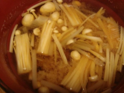 椎茸ともやしの味噌汁