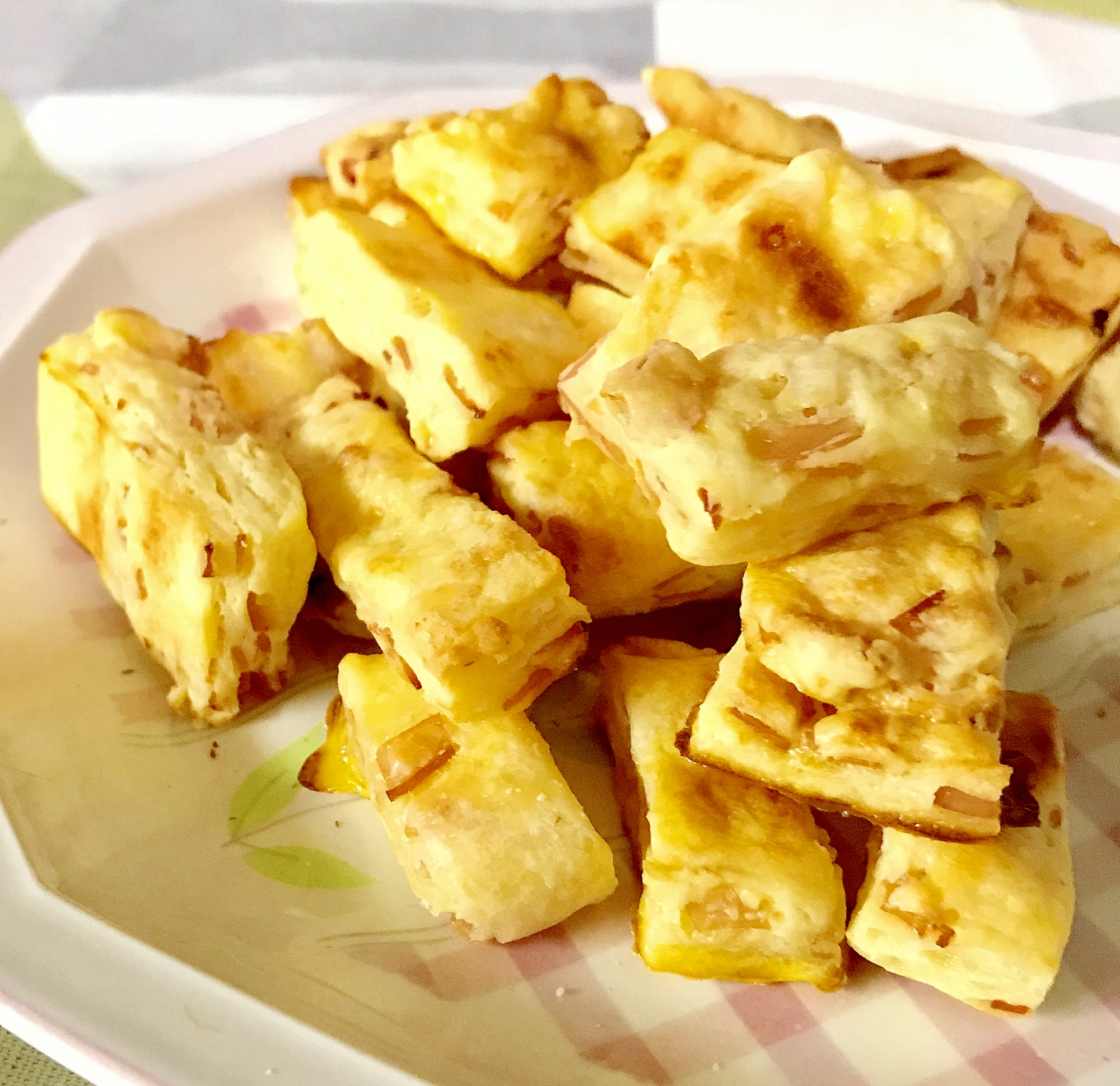 トースターで簡単おやつ☆ハムとチーズの惣菜スコーン