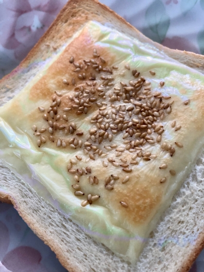 朝食に☆ごまチーズトースト