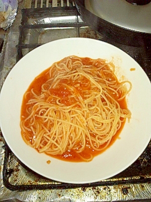 トマトソースパスタ