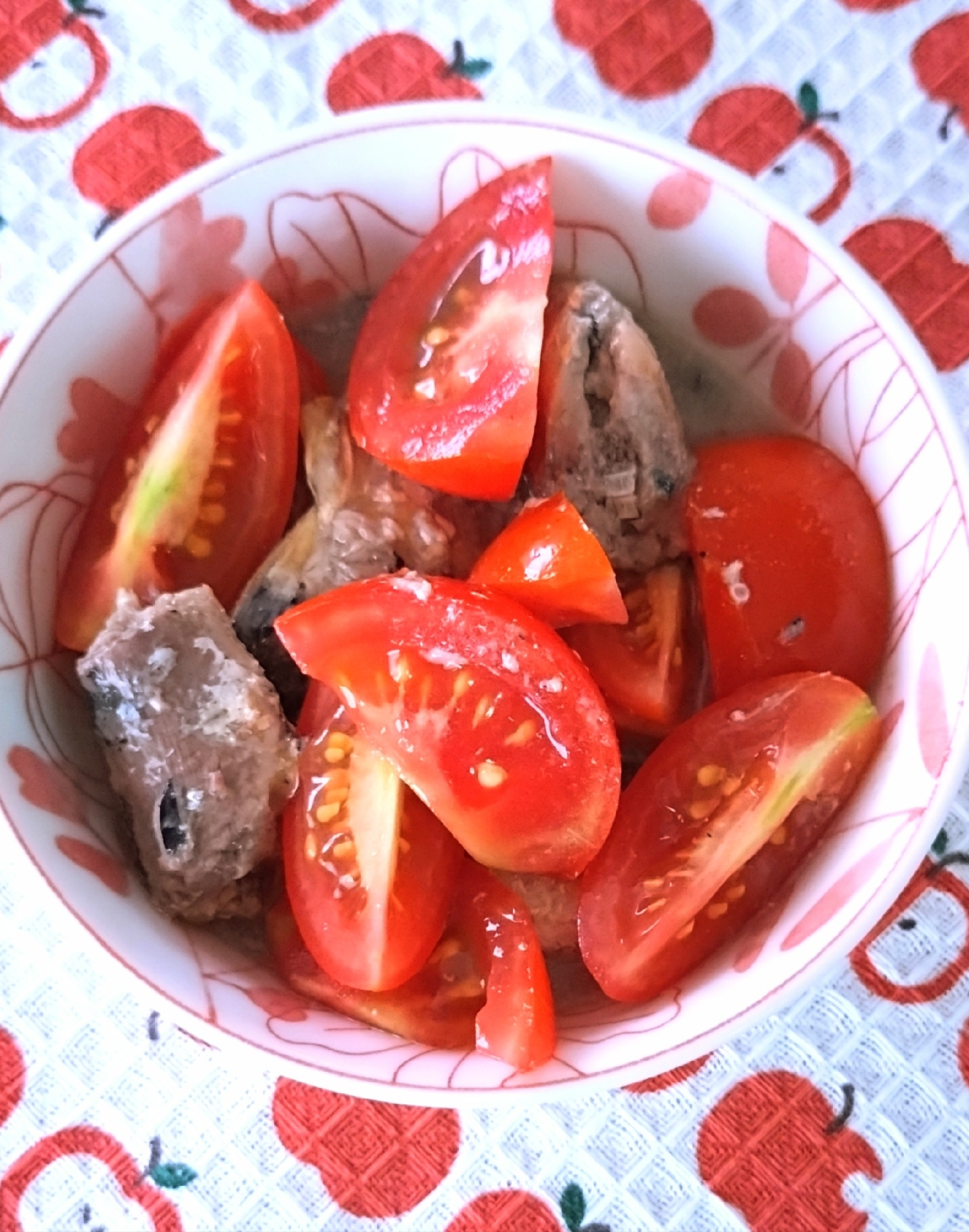 いわし缶とトマトの和え物☆