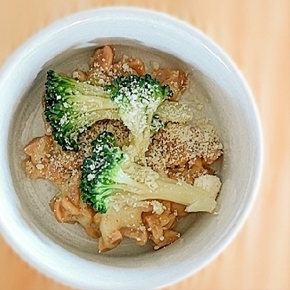 納豆アレンジ 炒めたブロッコリー♡粉チーズかけて