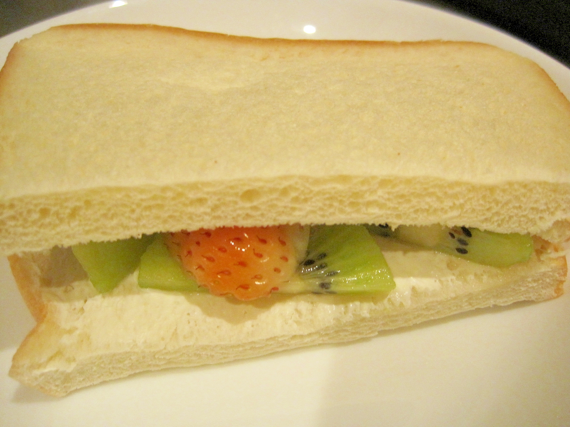 苺とキウイのサンドイッチ