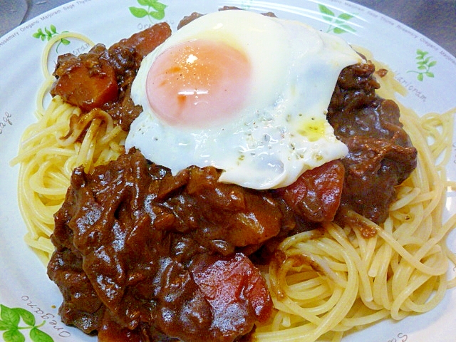 目玉焼きのっけ♪　カレースパゲティ