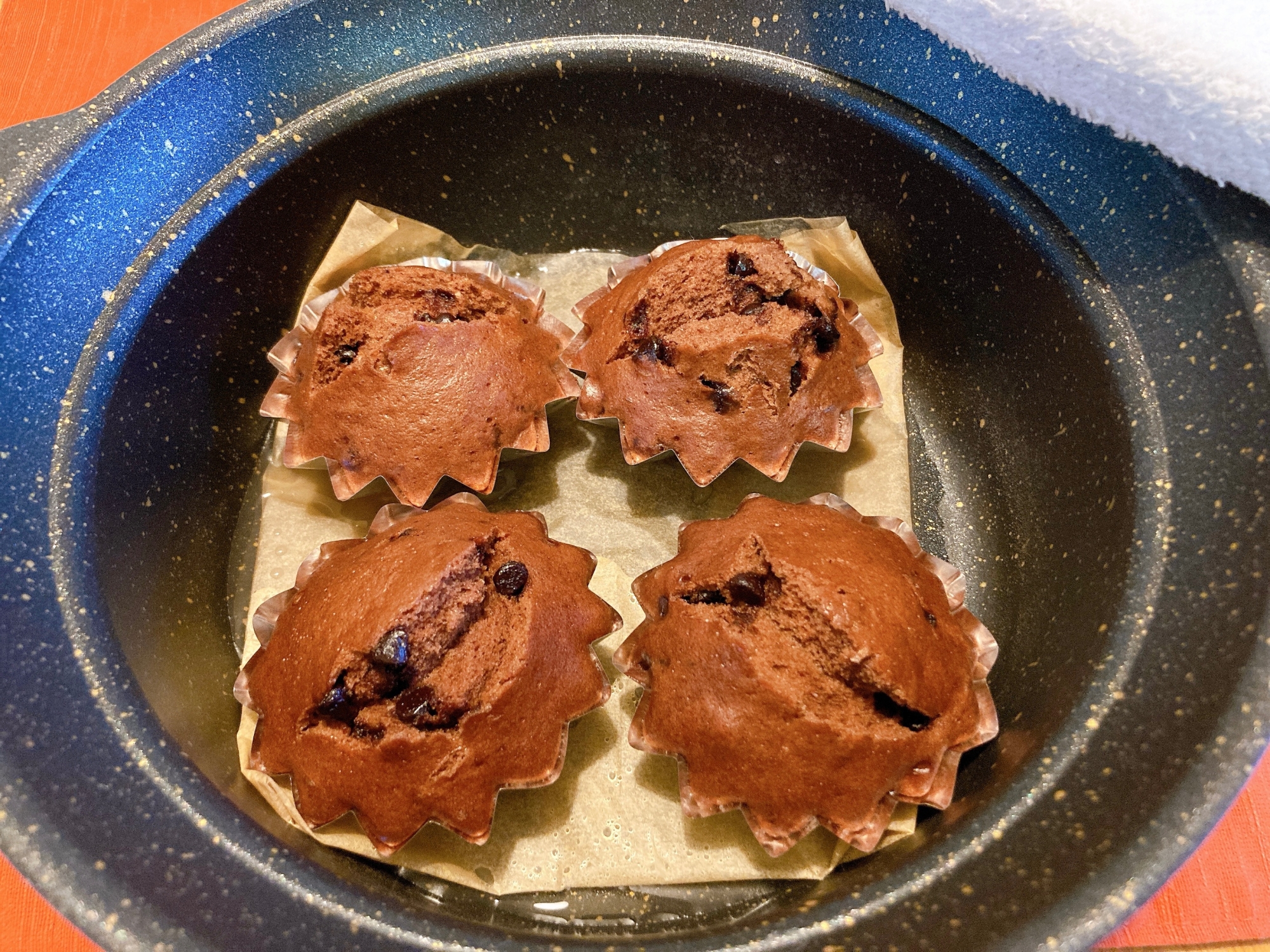 鍋で簡単☆もちもちチョコチップ蒸しパン
