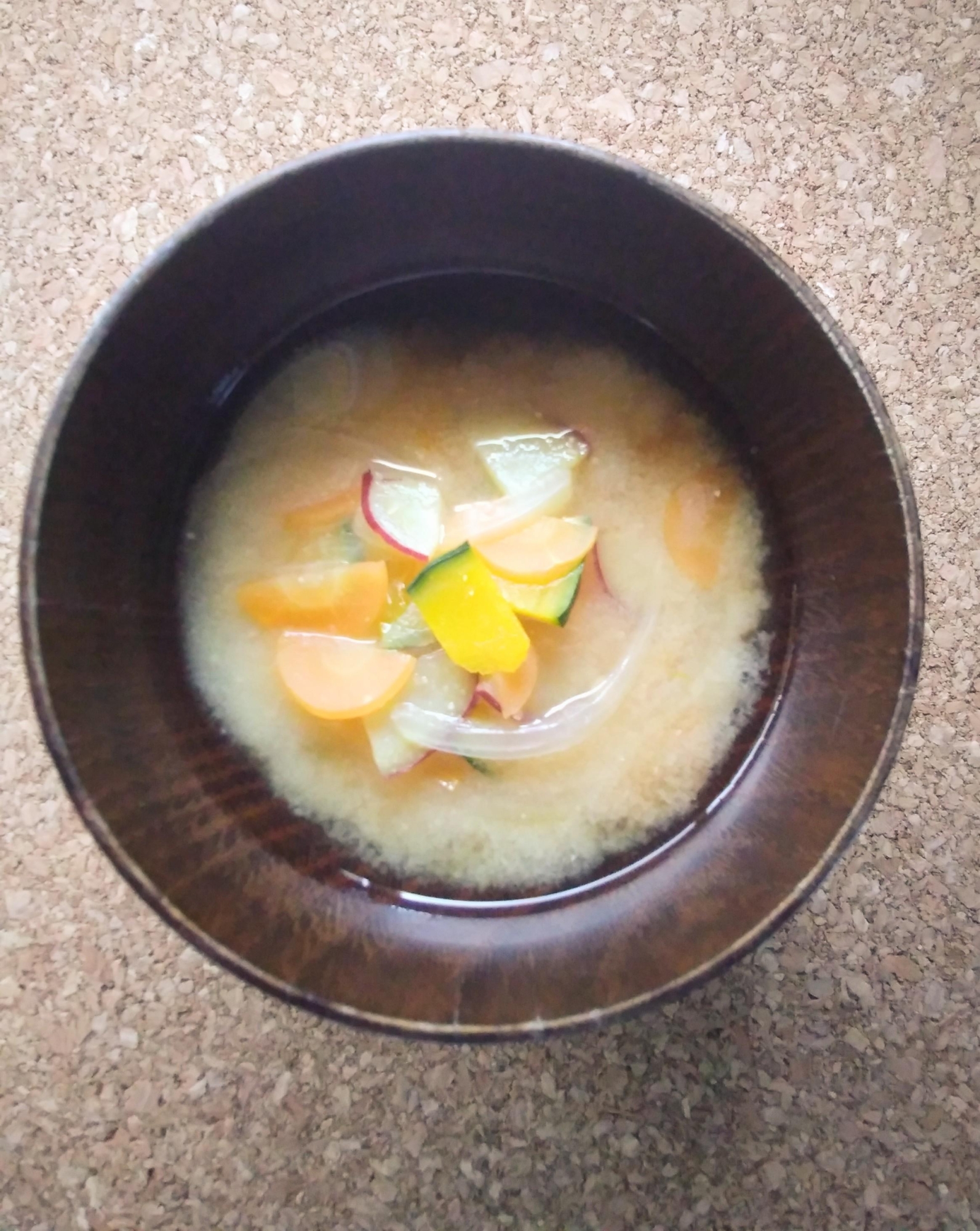 かぼちゃとサツマイモと玉ねぎとにんじんのみそ汁