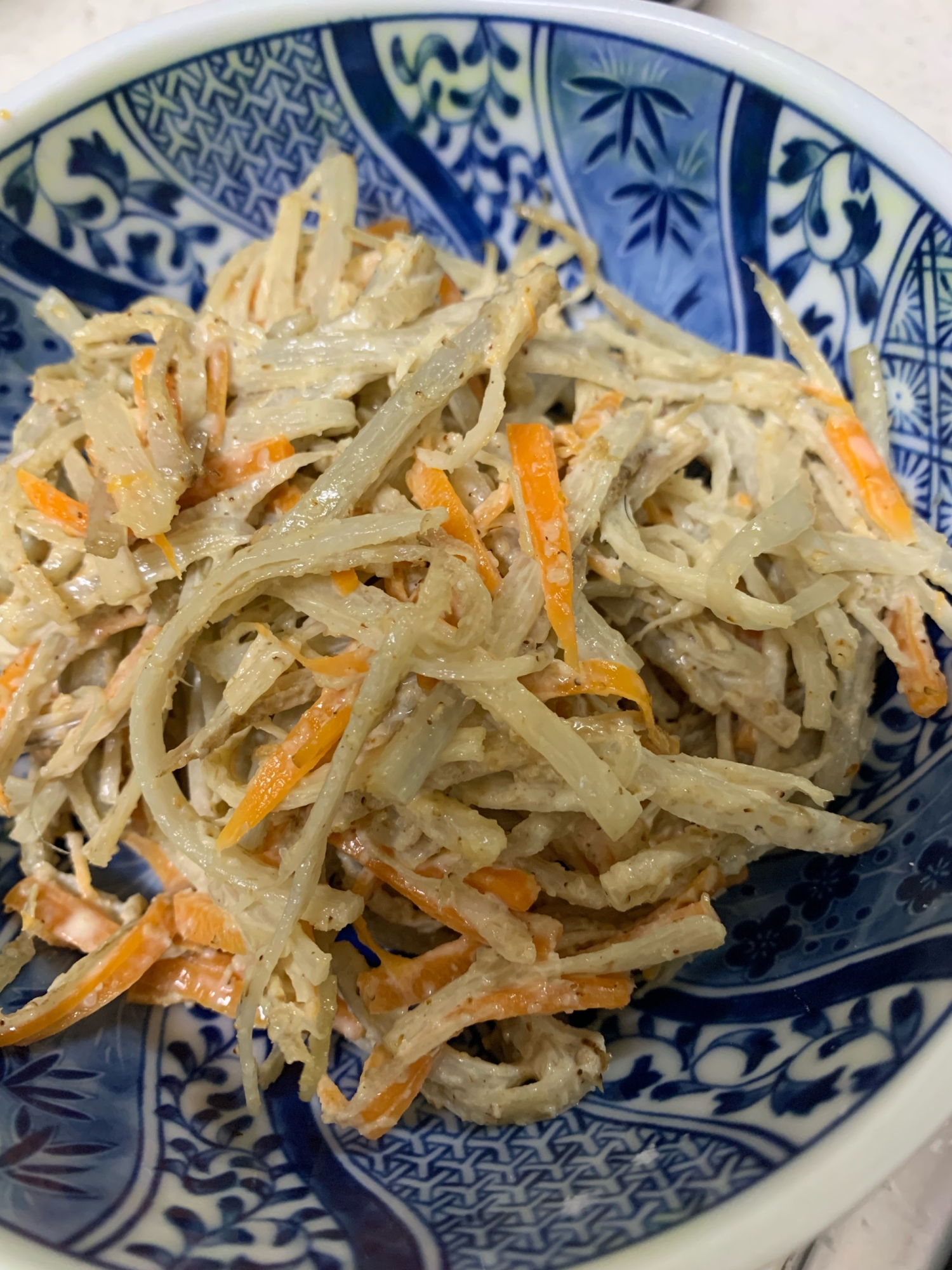 マヨネーズとゴマのごぼうサラダ