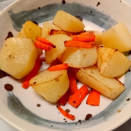 じゃがいもとにんじんのにんにく炒め