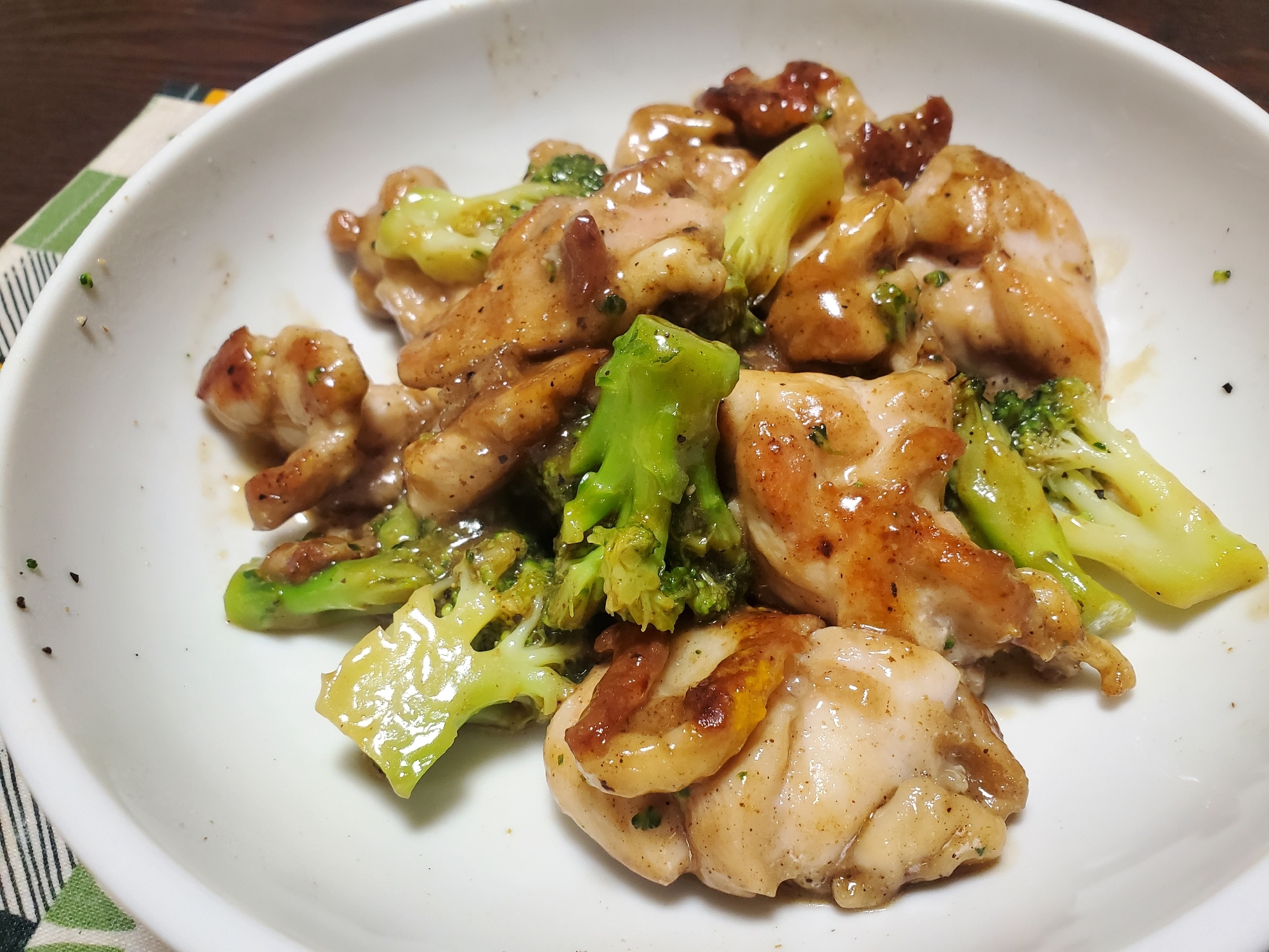 鶏肉とブロッコリーの五香粉炒め