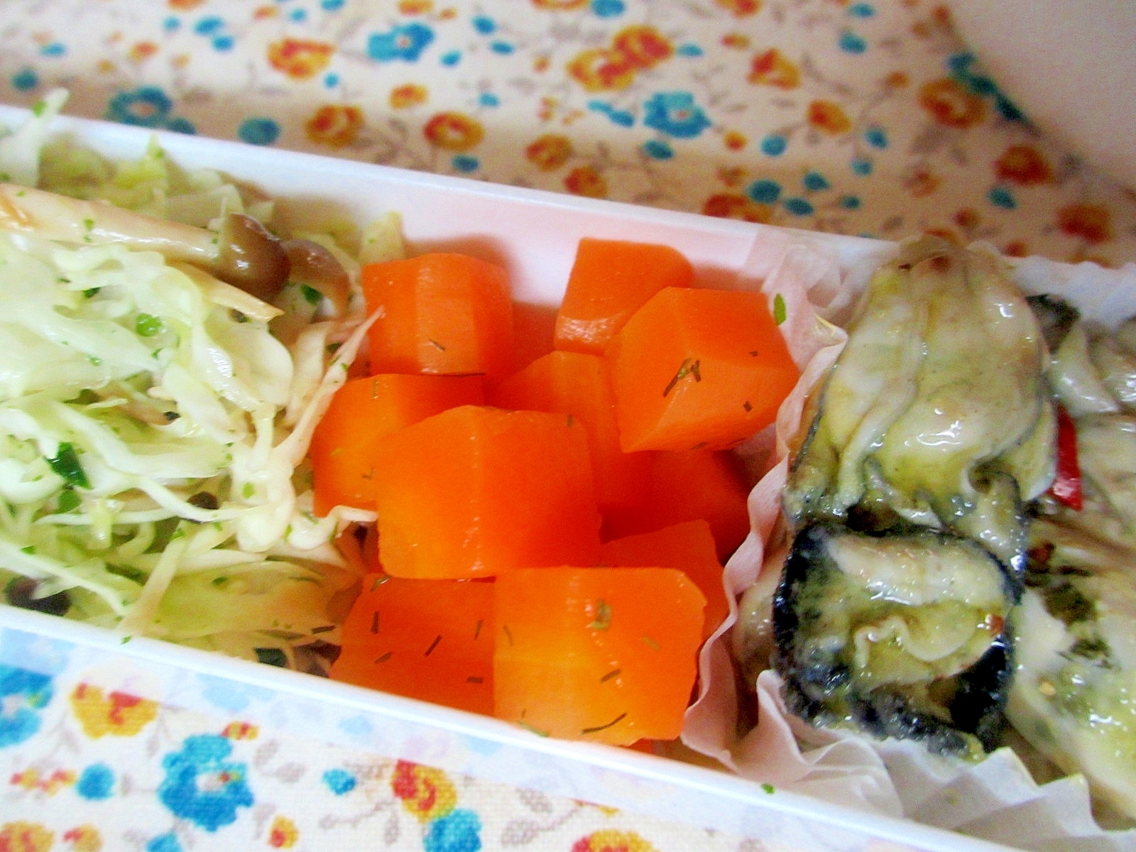 冷蔵庫で作るスパイシーなディルピクルスのレシピ