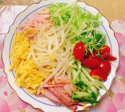 麺2袋で3人分☆ロースハムと余り野菜で作る中華そば