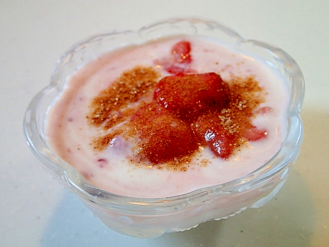 冷凍苺とシナモンシュガーの美的ラズベリーヨーグルト