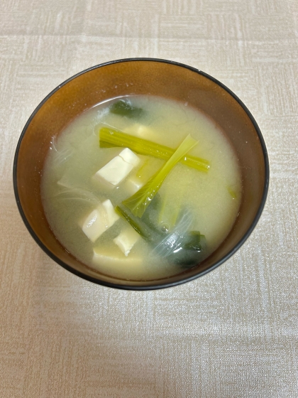 小松菜と玉ねぎと豆腐の味噌汁