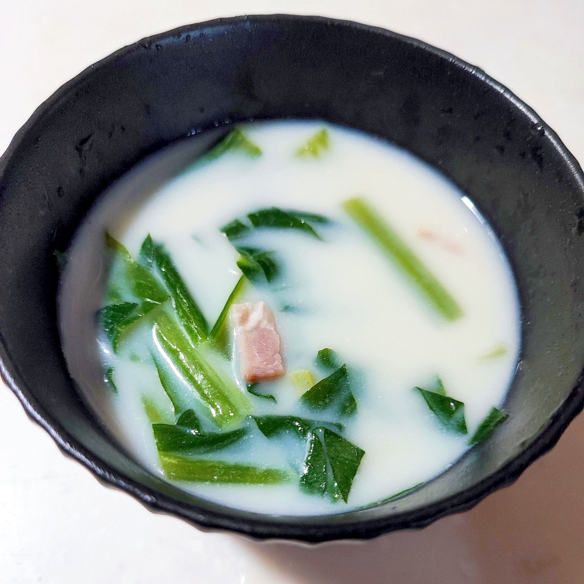 小松菜とベーコンの豆乳スープ