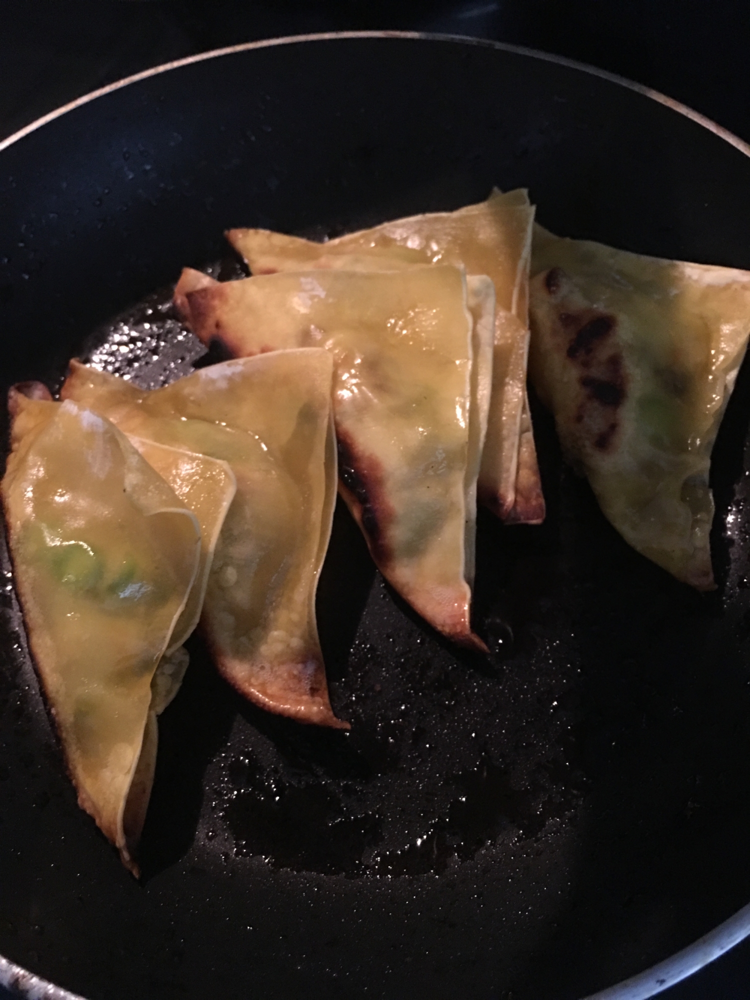ワンタンの皮を使った焼き餃子 レシピ 作り方 By Jinka 楽天レシピ