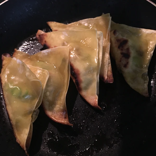 ワンタンの皮を使った焼き餃子 レシピ 作り方 By Jinka 楽天レシピ ワンタンの皮を使った焼き餃子 レシピ 作り方 By Jinka 楽天レシピ