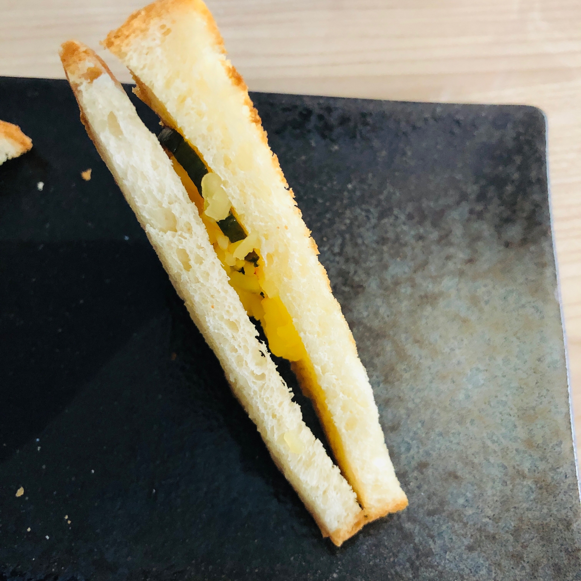 ズッキーニとケチャップハムチーズサンド