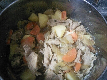 絶妙な肉じゃが。ご飯がモリモリすすみます。