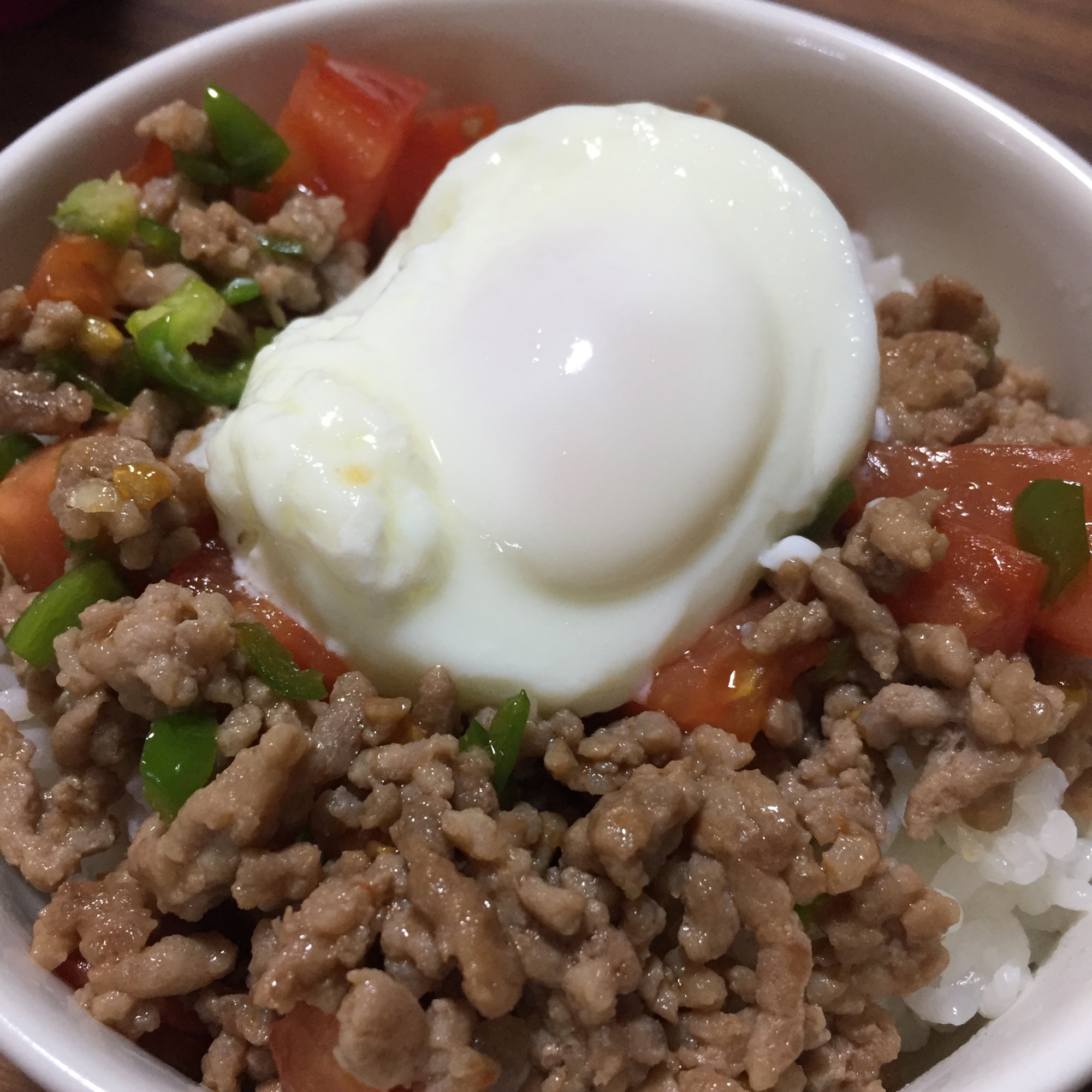 ひき肉とトマトのっけ丼