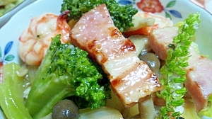 厚切りベーコンと海老・ブロッコリーの炒めもん♪