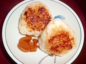 ちょっと小腹が空いたら 焼きおにぎり レシピ 作り方 By Yumi1522 楽天レシピ