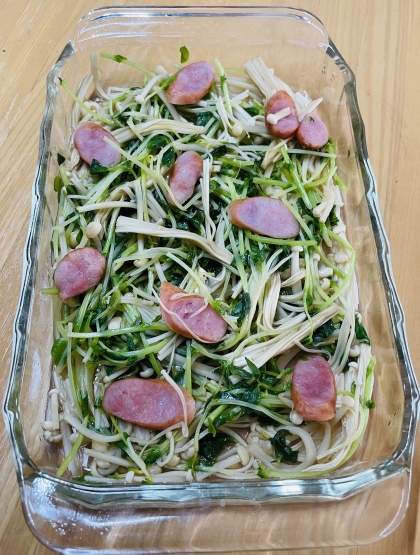 レンジで♡えのきと豆苗とウインナーのバタポン和え