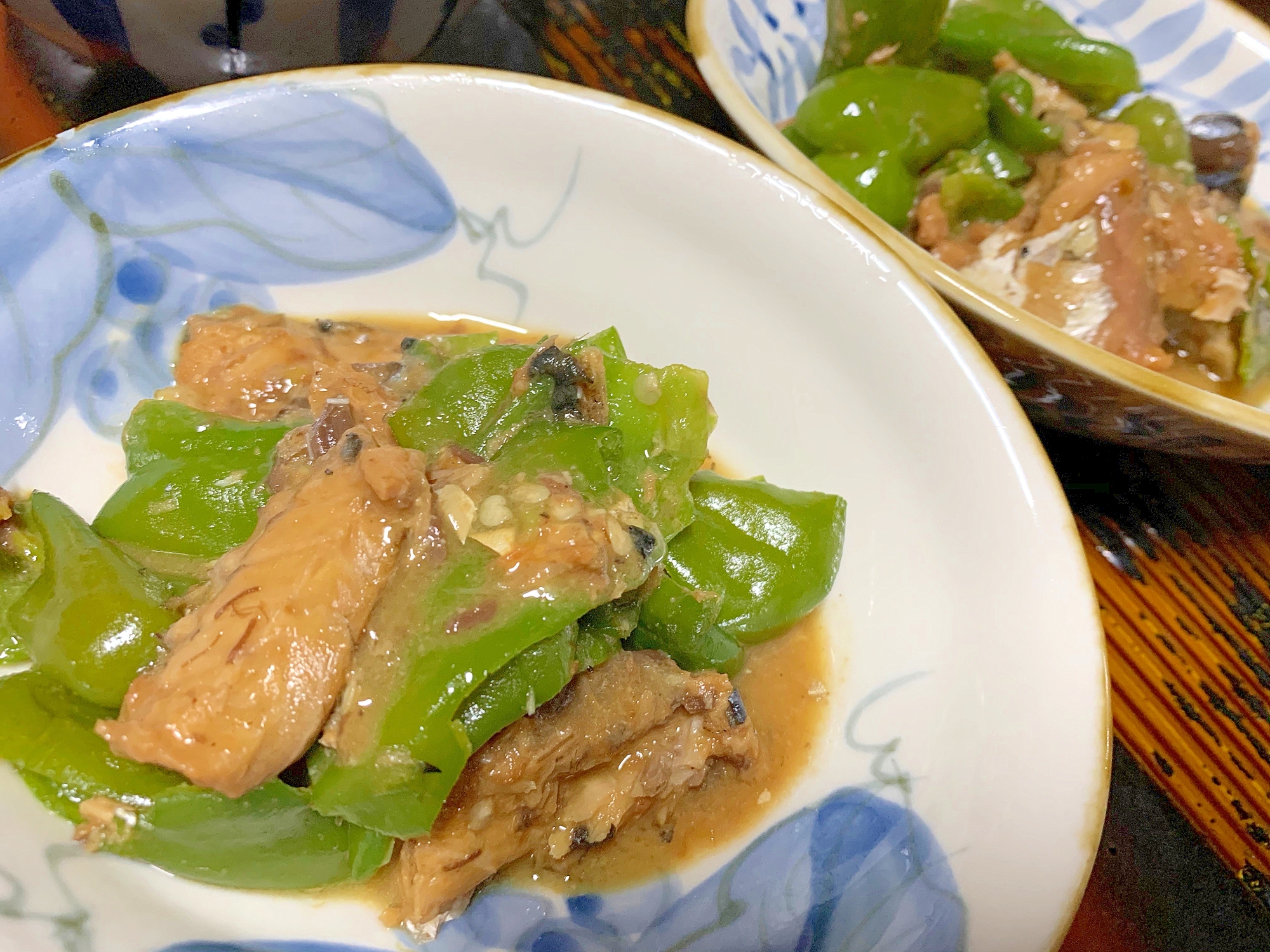 簡単！鯖缶とピーマンそのまま煮るだけ