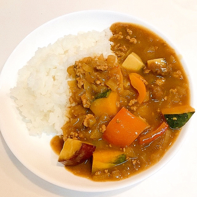 ひき肉とパプリカと根菜の♪絶品カレーライス