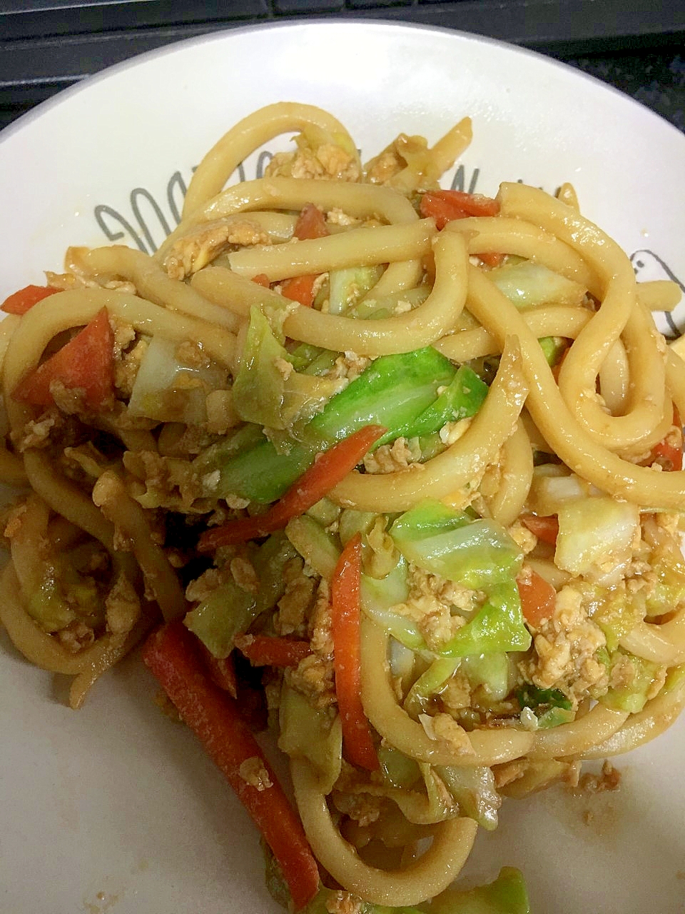 残りで醤油味の焼きうどん