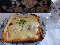イングリッシュマフィンのベーコンチーズトースト