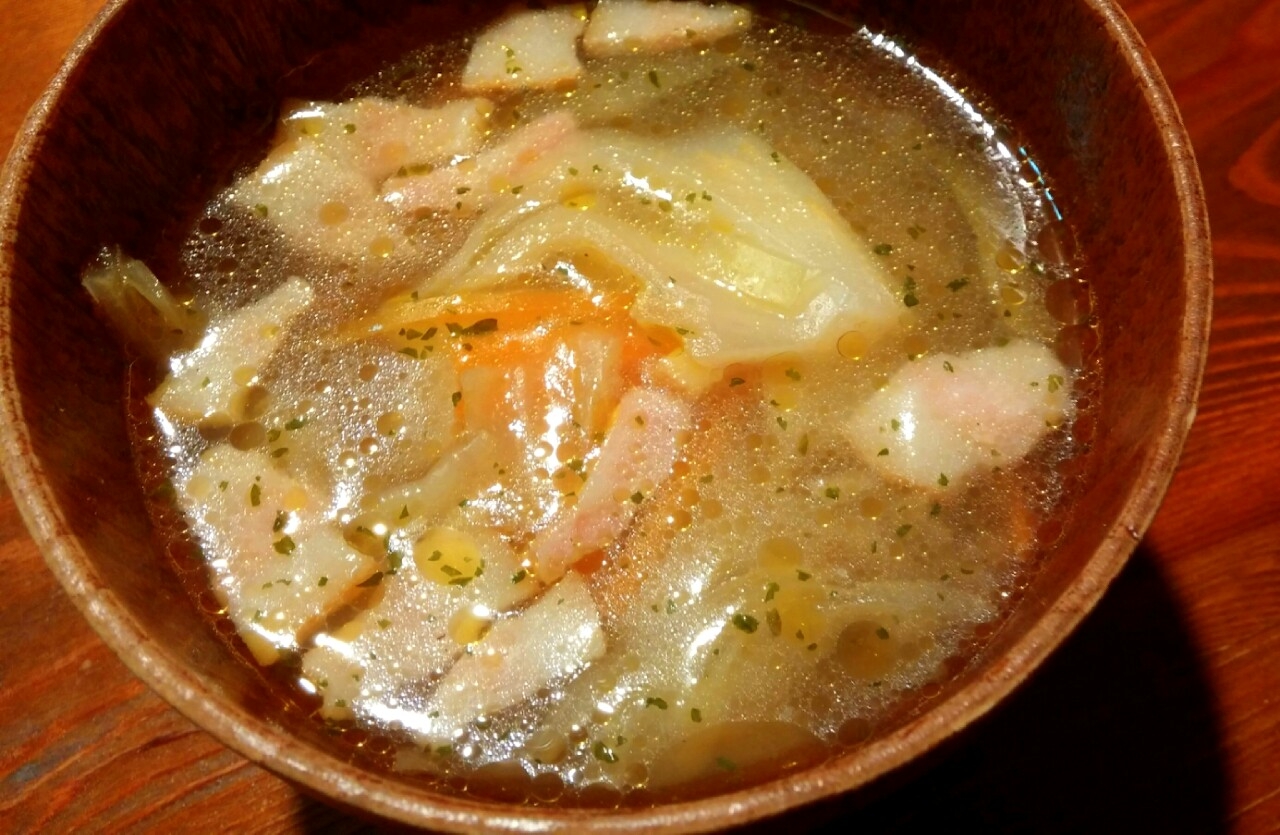 キャベツとベーコンの旨みスープ