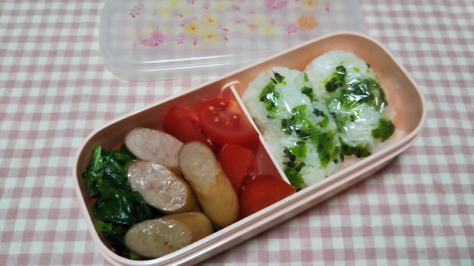 ほうれん草バターと青しその実お握りの弁当☆