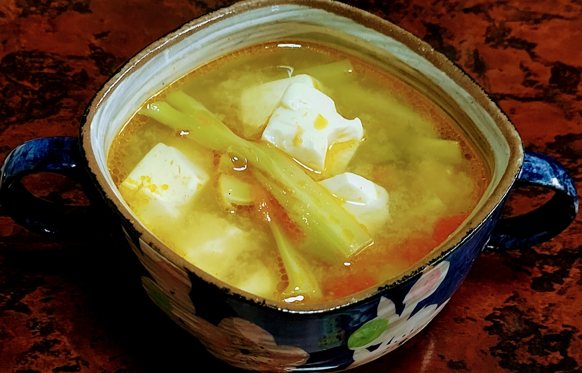 ブロッコリーの茎とトマトと豆腐の味噌スープ