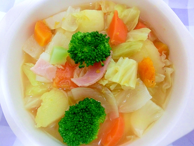 ７色の野菜で！コンソメスープ☆